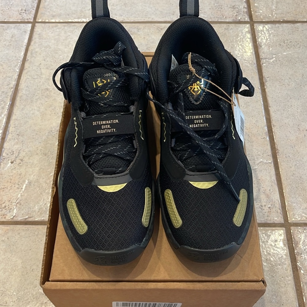 NWT - D.O.N. Issue 3 Basketball sneakers - size 6.5 - black and gold - Picture 2 of 9